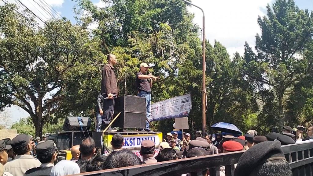 Tagih Janji Normalisasi Saluran Air, Warga Maruyungsari Pangandaran dan Mahasiswa Geruduk Kantor BBWS Citanduy