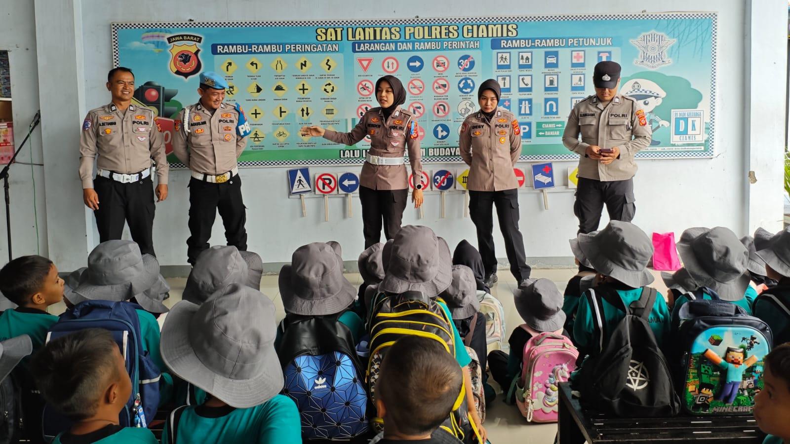 Tanamkan Karakter Tertib Berlalu Lintas Sejak Dini, Satlantas Polres Ciamis Sosialisasi Operasi Patuh Lodaya Lewat Polsanak