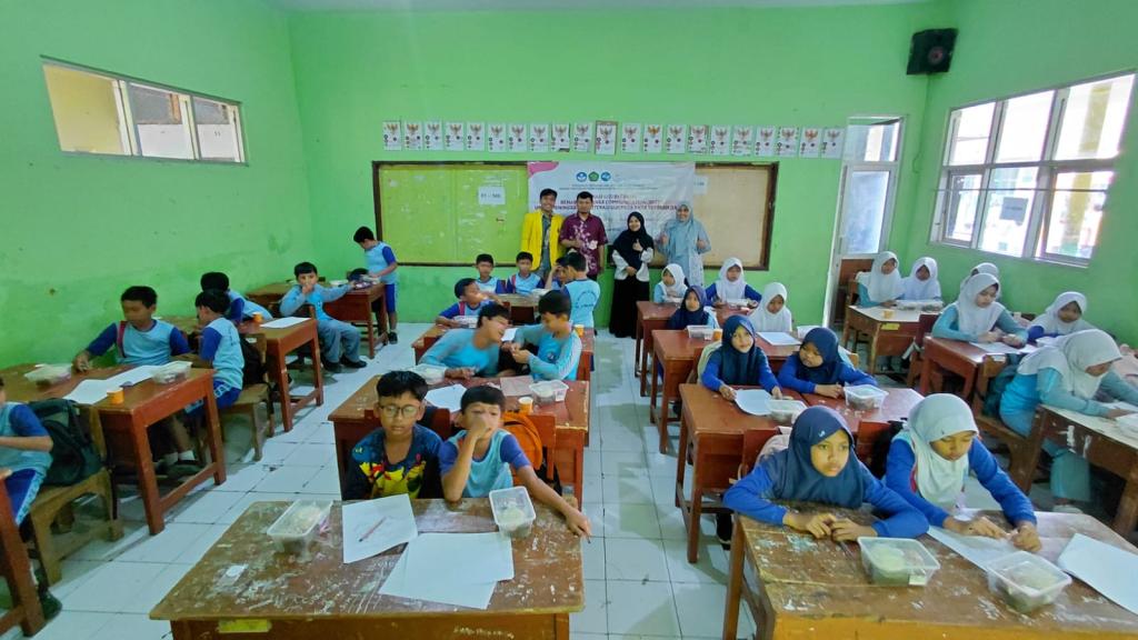 Tanamkan Pola Makan Sehat Sejak Dini, Tim Pengabdian FIK Unsil Edukasi Siswa SD Lewat Program Isi Piringku