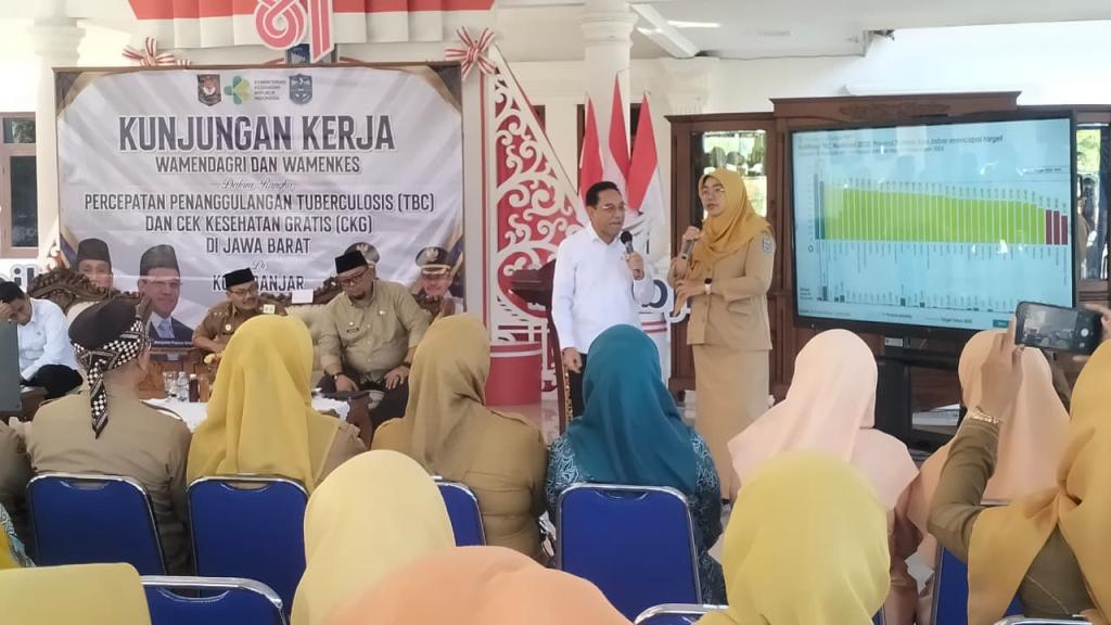 Tanggapi Curhatan Warga Banjar Soal Desil BPJS, Wamenkes Sebut Kemensos dan BPS Tengah Perbaiki Data 15 Juta Orang