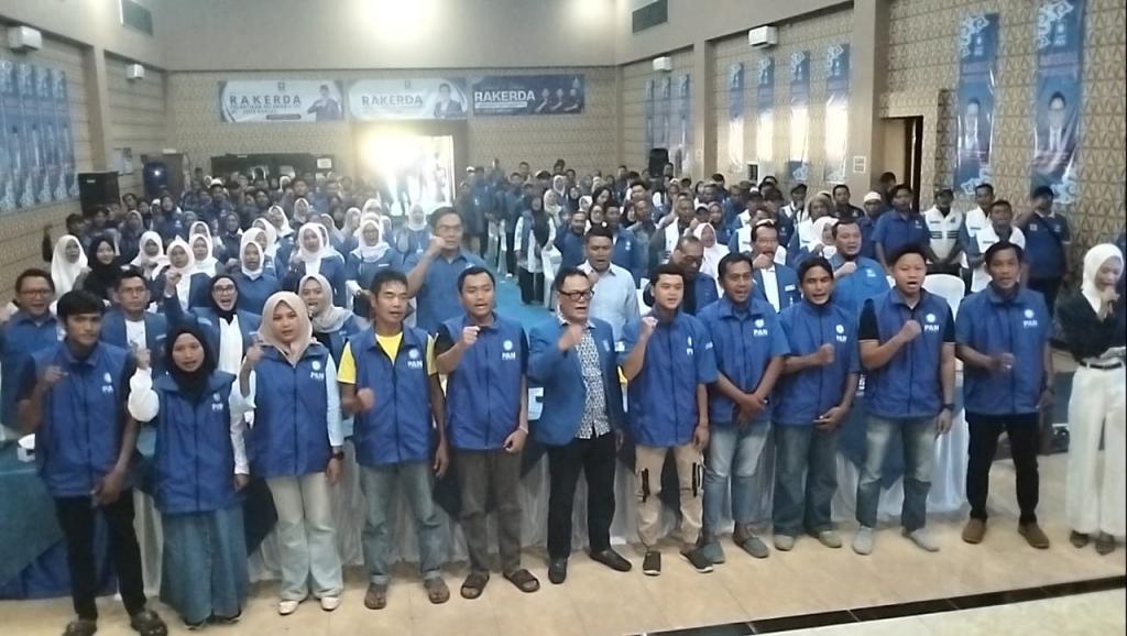 Targetkan 4 Kursi DPRD di Pemilu 2029, DPD PAN Kota Banjar Kukuhkan Ratusan Relawan