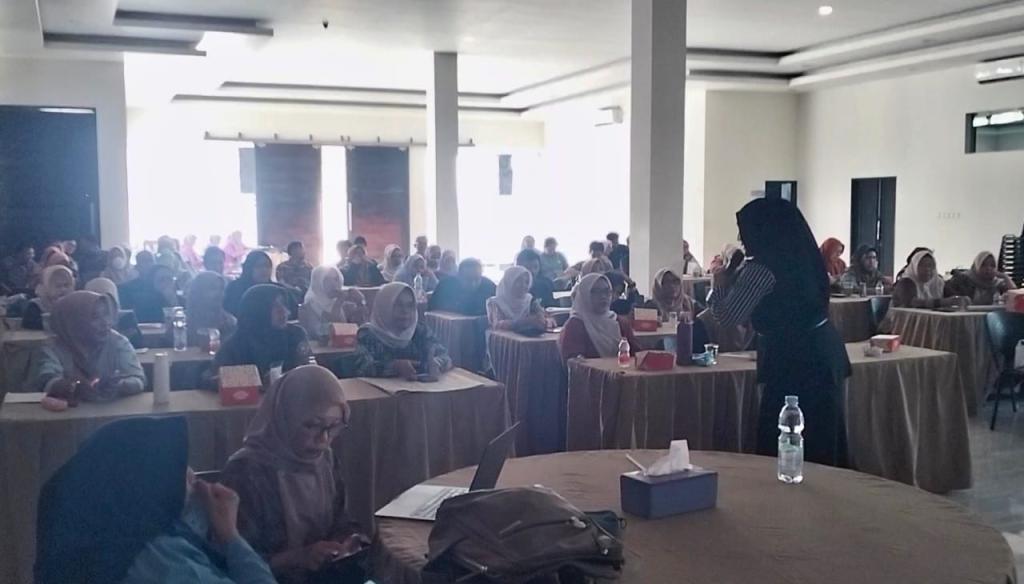 Tekan Kasus Kekerasan Perempuan dan Anak, Dinsos PPPA Kota Banjar Gembleng Petugas Layanan Sosial