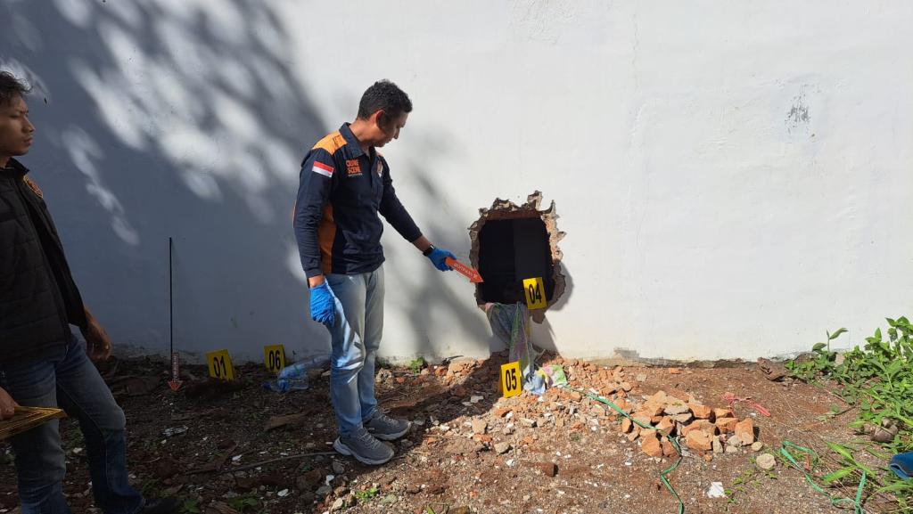 Terjadi Lagi! Minimarket di Kadipaten Tasikmalaya Dibobol Maling, Pelaku Jebol Tembok Belakang