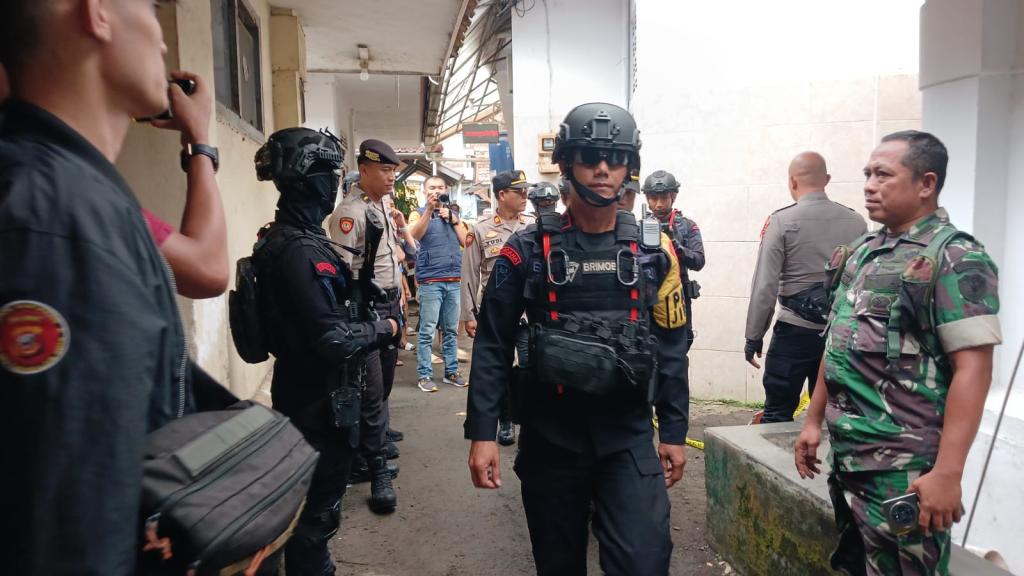 Tim Jibom Evakuasi Granat Nanas yang Ditemukan Warga Padayungan Tasikmalaya