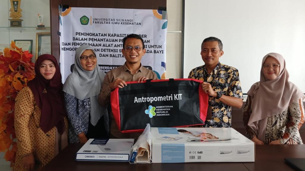 Tim PkM Dosen Prodi Kesmas FIK Unsil Tasikmalaya Edukasi Penggunaan Antropometri untuk Deteksi Stunting