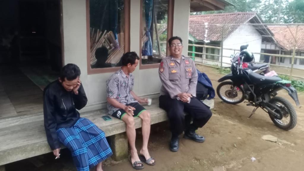 Tingkatkan Kondusivitas Jelang Pilkada 2024, Bhabinkamtibmas Polsek Taraju Laksanakan Sambang