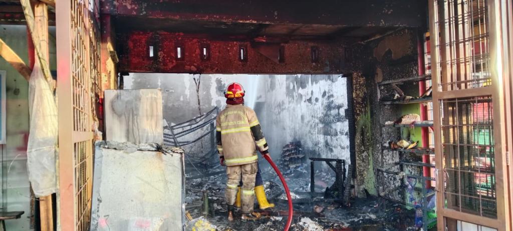 Toko Kelontong di Ciamis Luluh Lantak Dilalap Api, Kerugian Capai Rp250 Juta