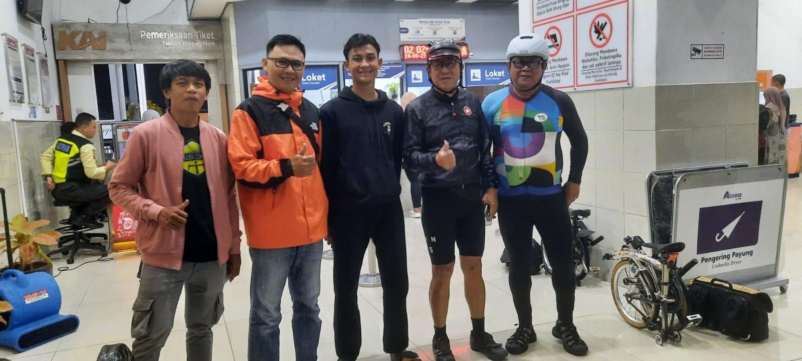 TRC Tasikmalaya Kirim Atlet Muda ke Kejurnas Road Race 2025 di Banyuwangi, Berangkat Lewat Patungan Komunitas
