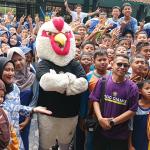 Unik! Penyaluran Makan Bergizi Gratis di Ciamis Bawa Maskot Ayam PSGC Bikin Siswa Antusias