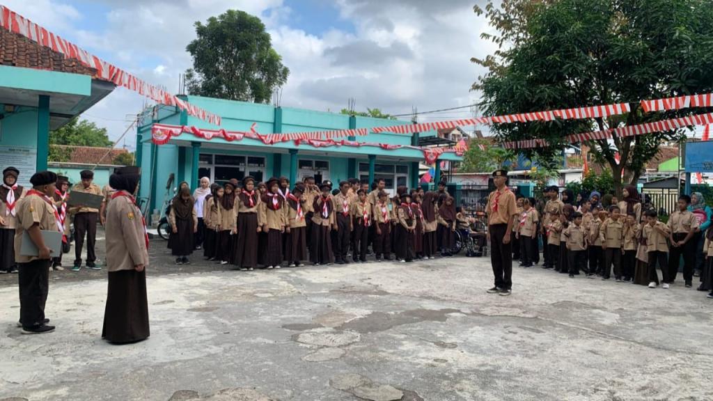 Upacara HUT ke-63 Pramuka di SLB Yayasan Bahagia Berlangsung Khidmat