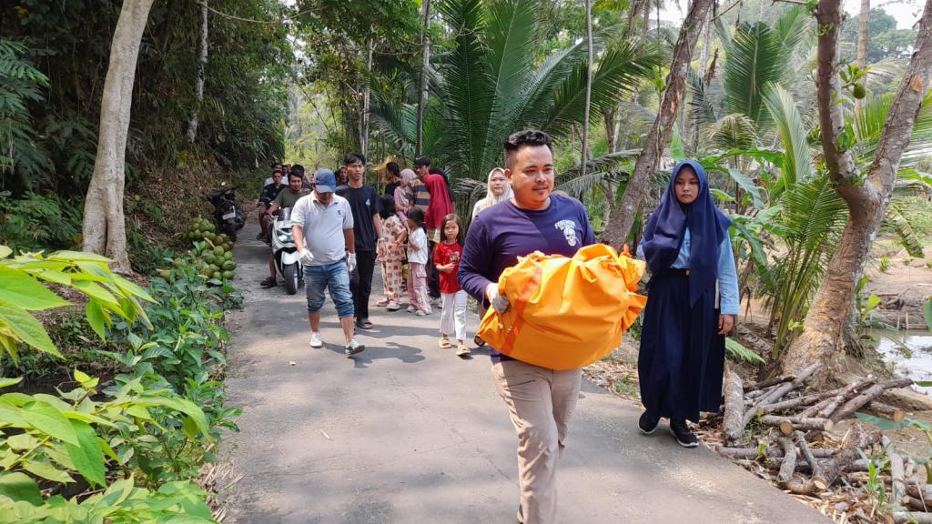 Usai Olah TKP, Jasad Bayi Perempuan Terbungkus Sarung di Cisayong Dievakuasi ke RSUD dr. Soekardjo untuk Visum