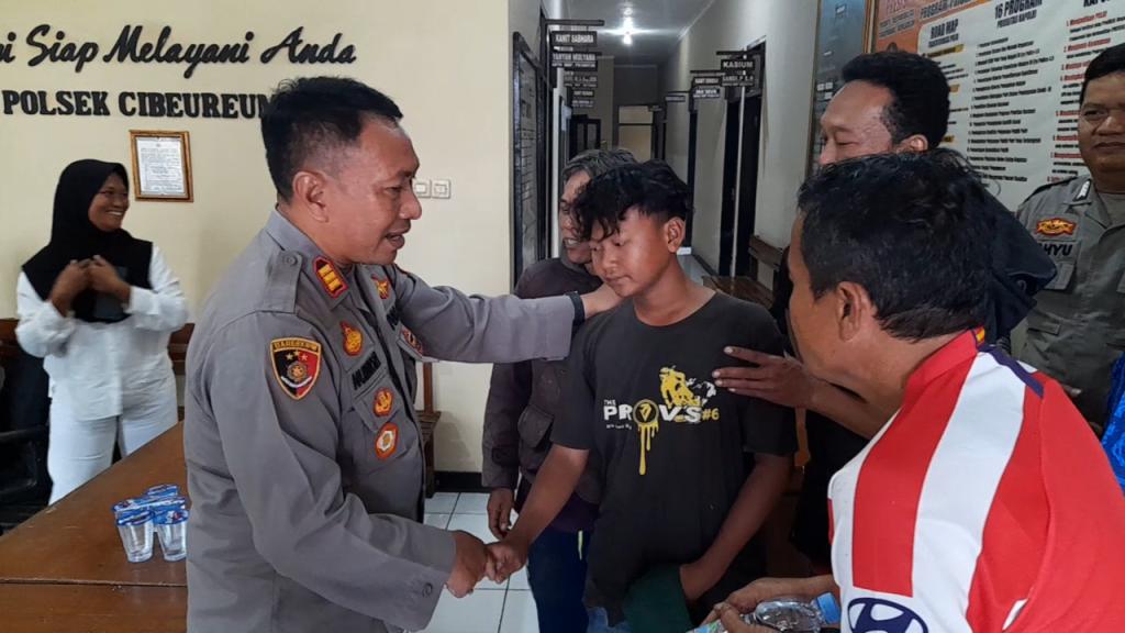 Anak yang Sempat Dikabarkan Diculik Ditemukan Anggota Polsek Cibeureum Tasikmalaya saat Berjalan Kaki
