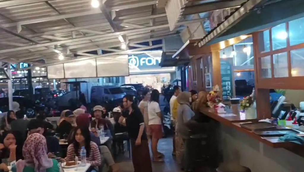 Rempah Pusaka Diserbu Pengunjung, Minuman Sehat Jadi Pilihan Malam Minggu