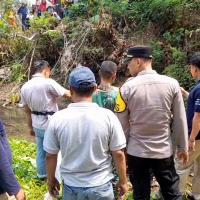 Geger Temuan Jasad Bayi Perempuan Terbungkus Sarung Hijau di Sungai Cibodas Cisayong, Ari-ari Masih Menempel