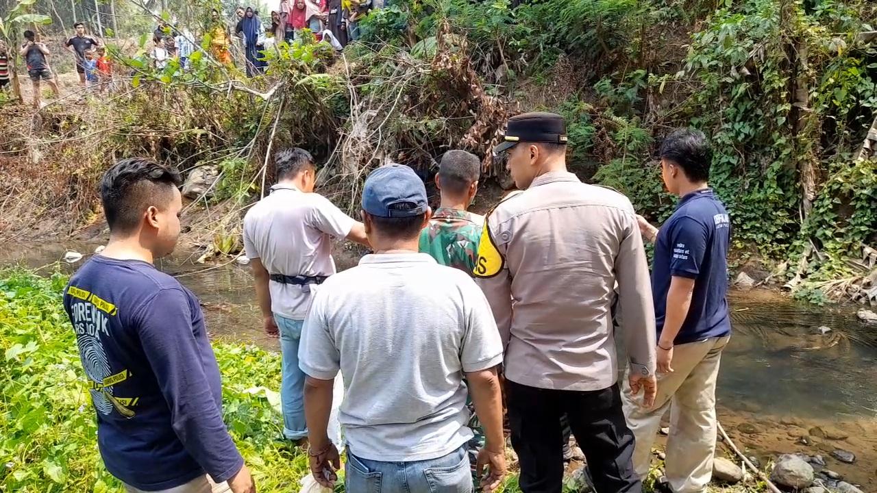 Geger Temuan Jasad Bayi Perempuan Terbungkus Sarung Hijau di Sungai Cibodas Cisayong, Ari-ari Masih Menempel