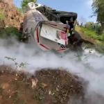 Truk Tangki Gas Oksigen Terguling Masuk Jurang di Lingkar Gentong Tasikmalaya