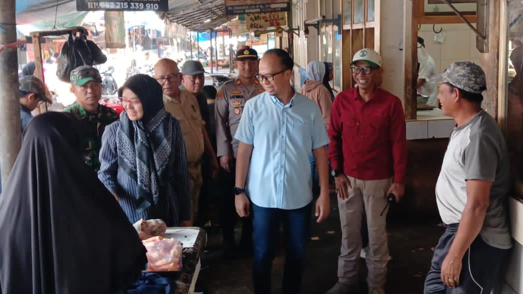 Wali Kota Tasikmalaya Viman Alfarizi Sidak Pasar Cikurubuk di Hari Pertama Ramadhan