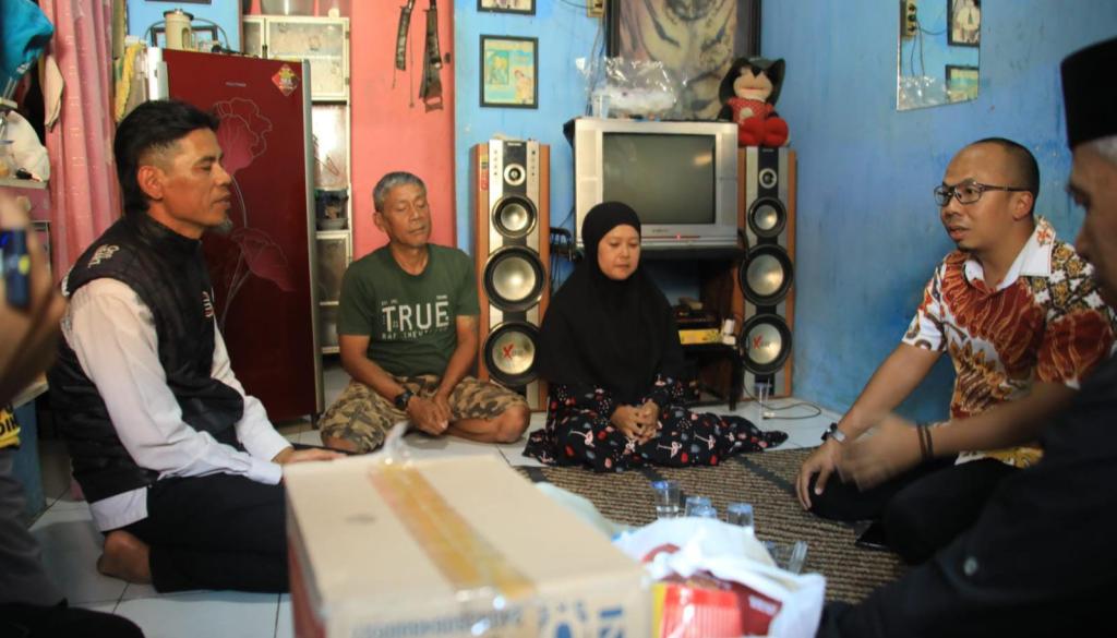 Wali Kota Tasikmalaya Viman Alfarizi Takziah ke Rumah Remaja Korban Kekerasan Jalanan, Janji Intensifkan Patroli