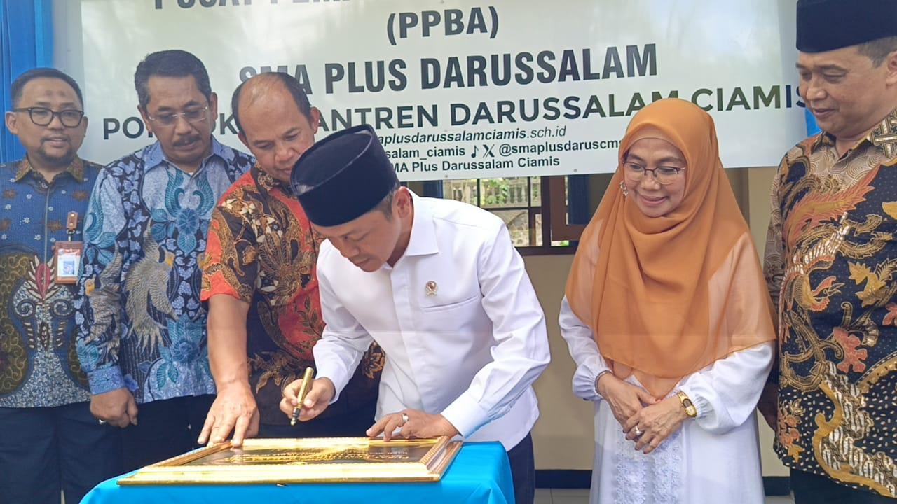 Wamendikdasmen Resmikan Pusat Kemahiran Bahasa Asing di SMA Plus Darussalam Ciamis