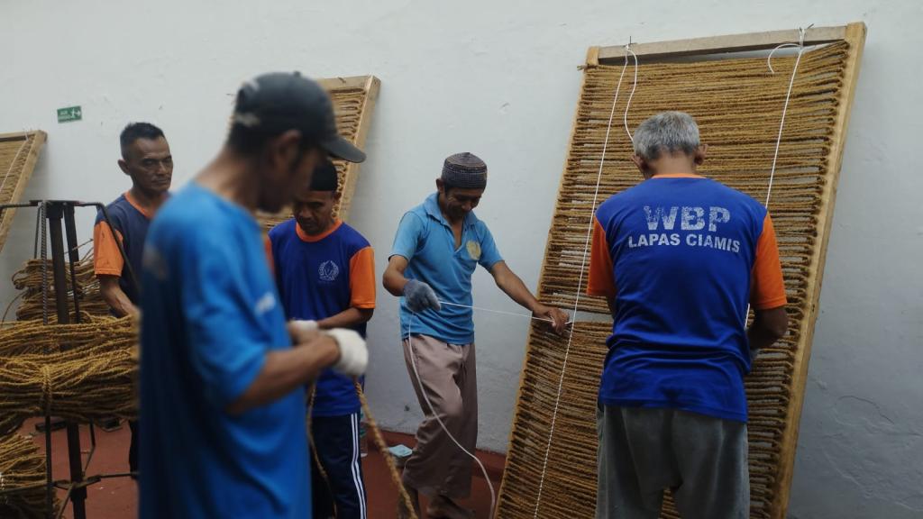 Warga Binaan Lapas Ciamis Produksi Coir Net untuk Ekspor ke Korea Selatan