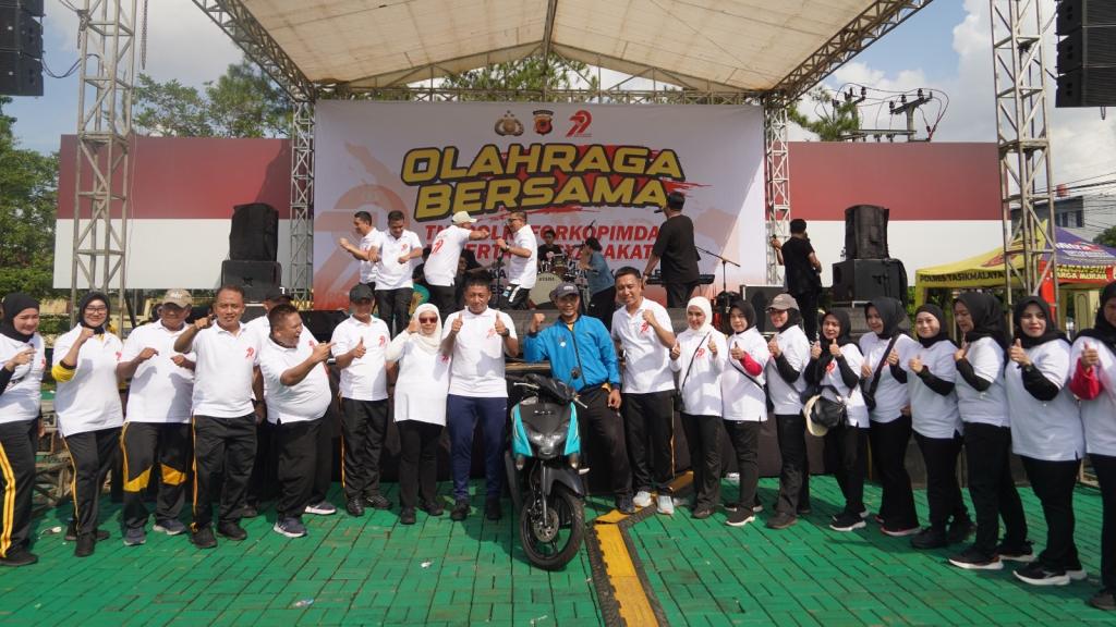 Warga Cisayong Raih Hadiah Motor Jalan Sehat HUT Bhayangkara ke-79 yang Digelar Polres Tasikmalaya Kota