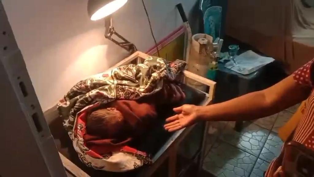 Warga Darawati Cipatujah Temukan Bayi Baru Lahir, Masih Hidup Terbungkus Kantong Kresek di Saung Kebun