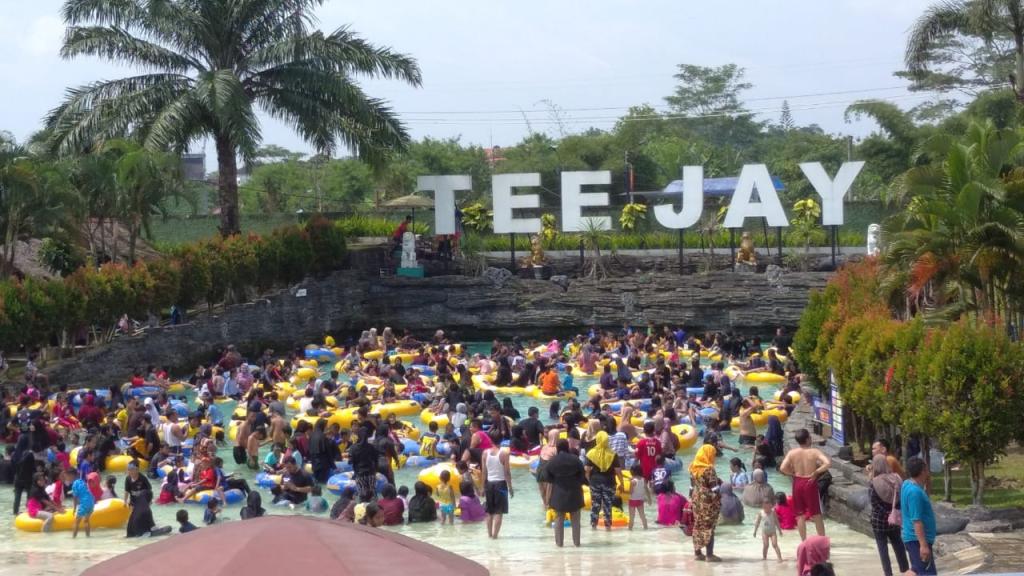 Mengisi Liburan Akhir Pekan Bersama Keluarga di TeeJay Waterpark Tasikmalaya