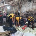 Polres Tasikmalaya Kota Bersihkan Pasar Cikurubuk, Dukung Program Green Policing