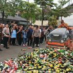 Polres Ciamis Musnahkan 5.599 Botol Miras Ilegal, Bupati Herdiat Siapkan Perda Minuman Keras