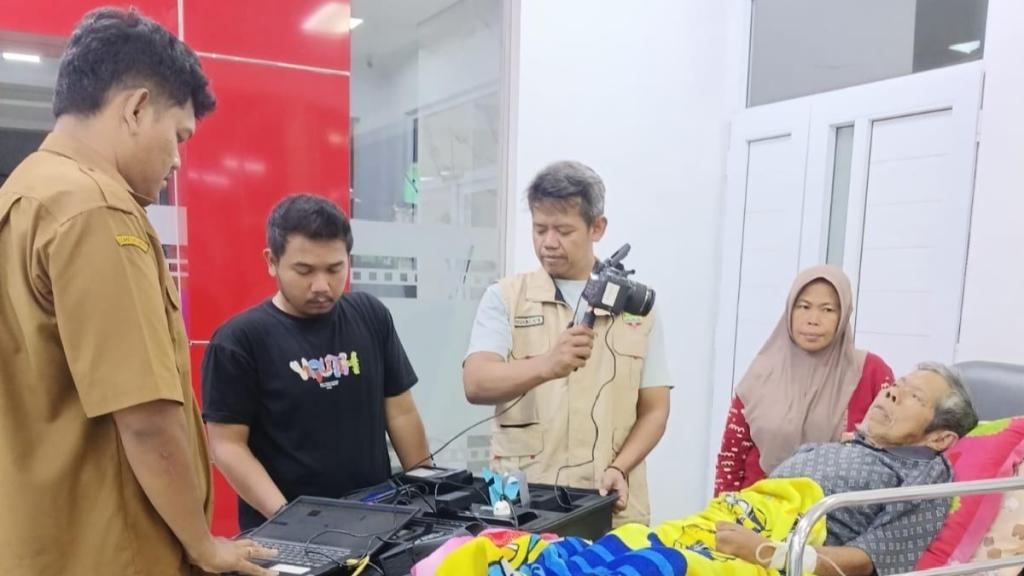 Wujud Pelayanan Humanis, Disdukcapil Ciamis Jemput Bola Rekam KTP-el Warga di Rumah Sakit