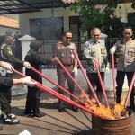 Wujudkan Zero Barang Bukti, Kejari Kota Banjar Musnahkan Ratusan Barang Terlarang Hasil Kejahatan